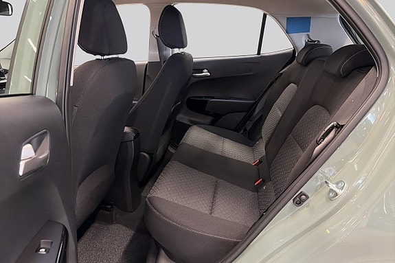 Kia Picanto 9 of 17