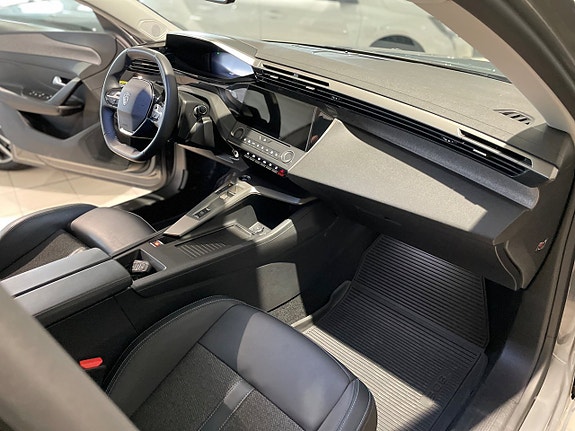 Peugeot 308 SW 14 of 21