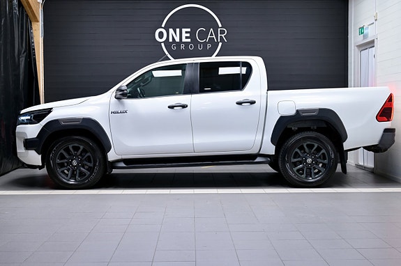 Toyota HiLux 3 of 25