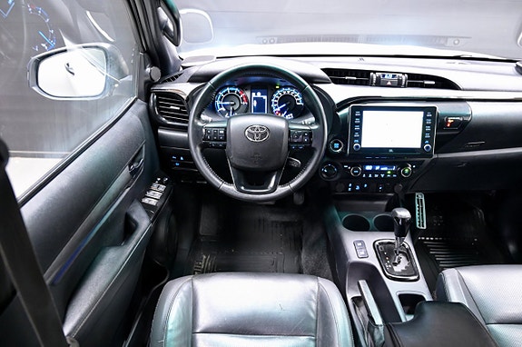 Toyota HiLux 14 of 25