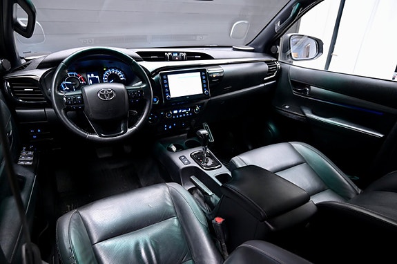 Toyota HiLux 12 of 25