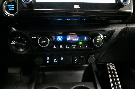 Toyota HiLux 22 of 25