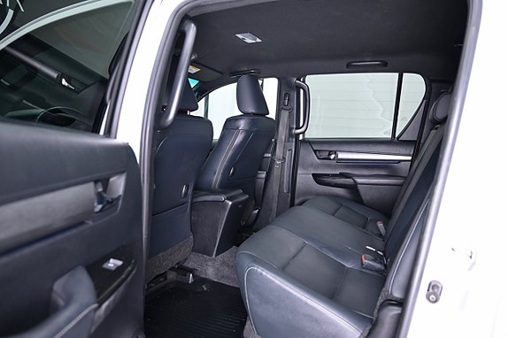 Toyota HiLux 9 of 25