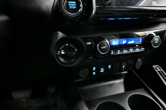 Toyota HiLux 21 of 25