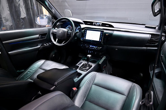 Toyota HiLux 11 of 25