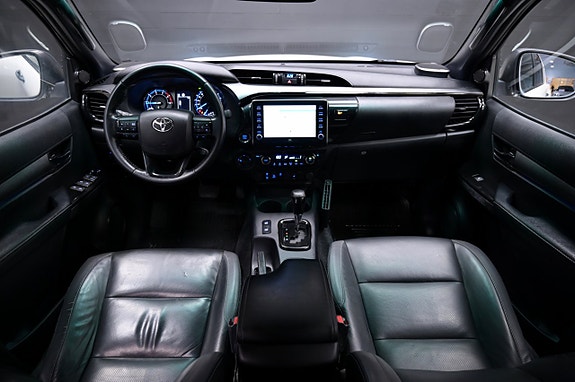 Toyota HiLux 13 of 25