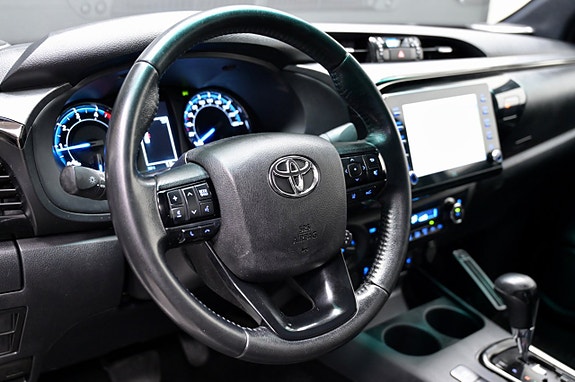 Toyota HiLux 15 of 25