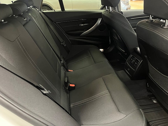 BMW 320d 20 of 22