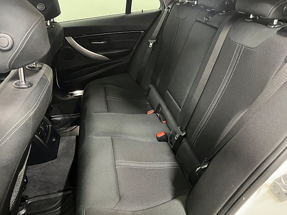 BMW 320d 21 of 22