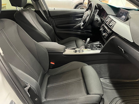 BMW 320d 19 of 22