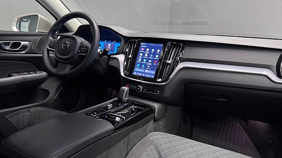 Volvo V60 8 of 25