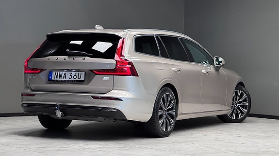 Volvo V60 2 of 25