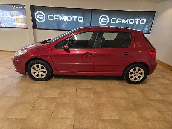 Peugeot 307 2 of 9