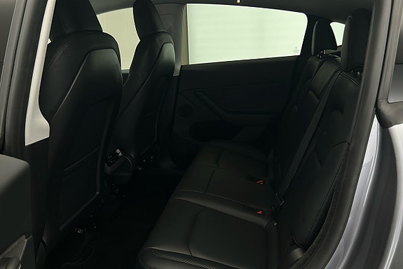Tesla Model Y 12 of 26