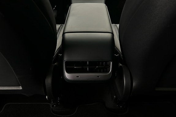 Tesla Model Y 23 of 26