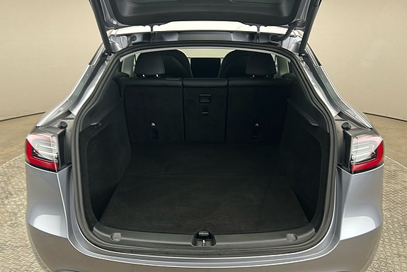 Tesla Model Y 13 of 26