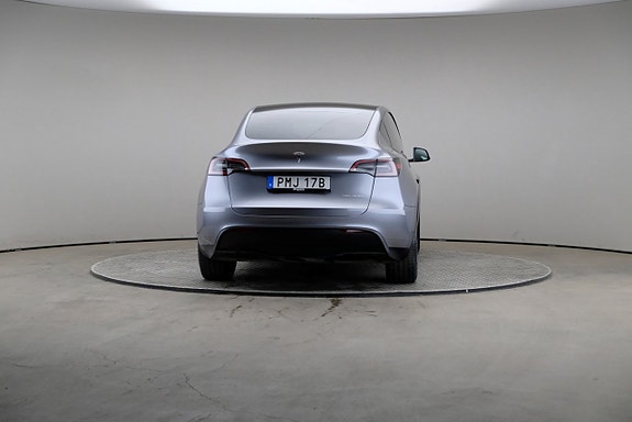 Tesla Model Y 5 of 26