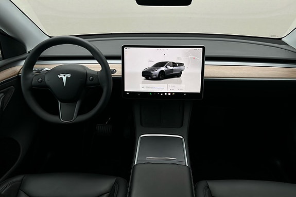 Tesla Model Y 6 of 26