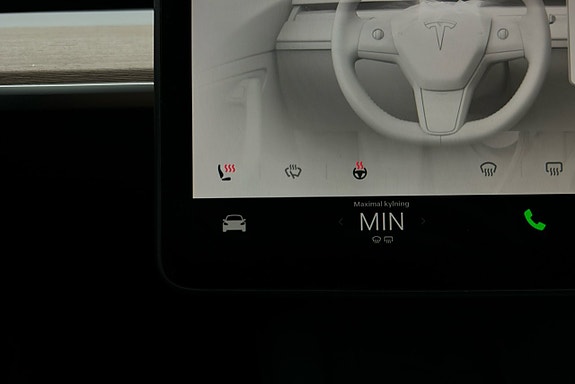 Tesla Model Y 22 of 26