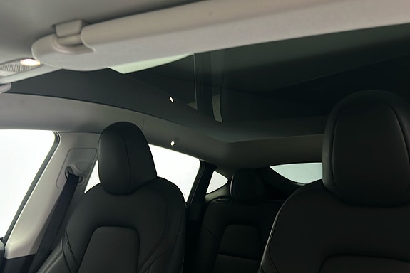 Tesla Model Y 18 of 26