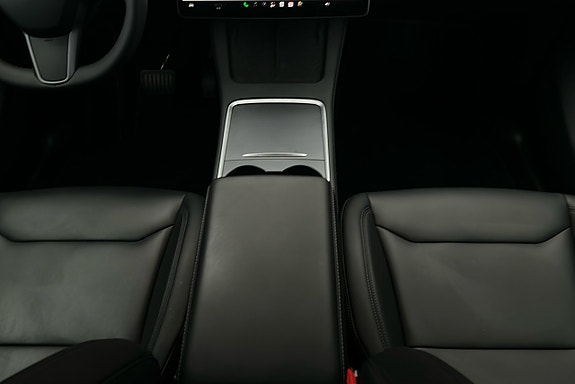 Tesla Model Y 8 of 26