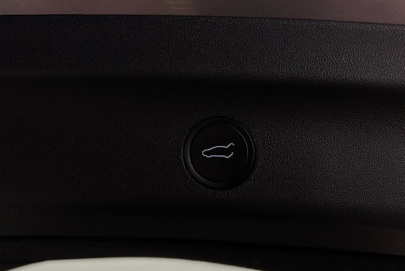 Tesla Model Y 14 of 26