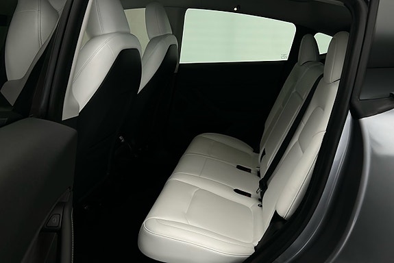 Tesla Model Y 12 of 26