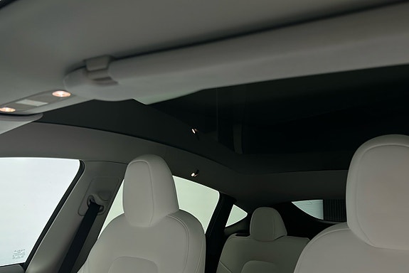 Tesla Model Y 18 of 26