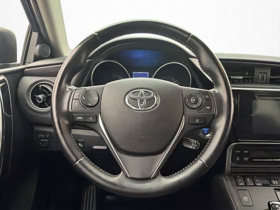 Toyota Auris 12 of 30
