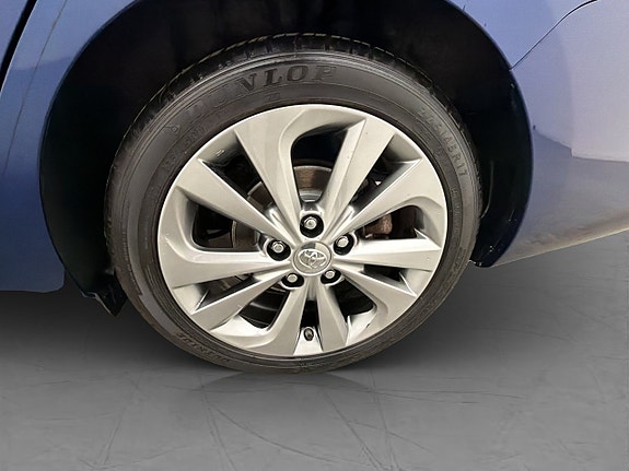 Toyota Auris 29 of 30
