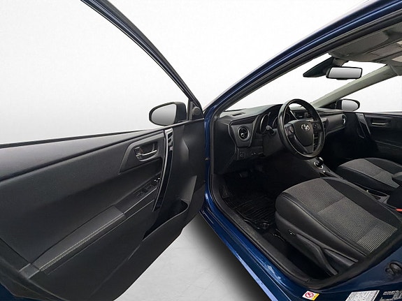 Toyota Auris 9 of 30