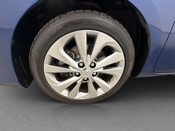Toyota Auris 28 of 30