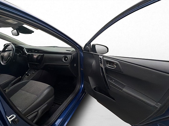 Toyota Auris 27 of 30