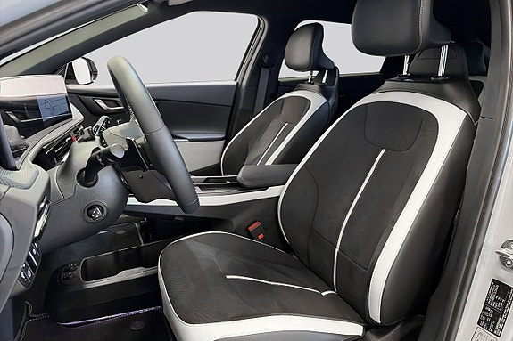 Kia EV6 8 of 19