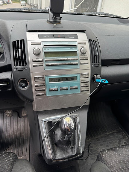 Toyota Corolla Verso 5 of 6