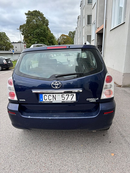 Toyota Corolla Verso 2 of 6