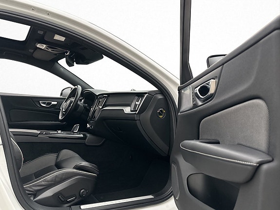 Volvo S60 13 of 30