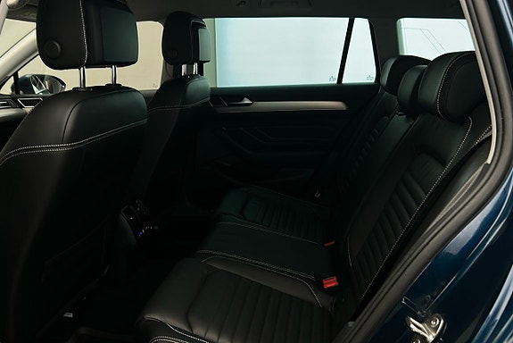 Volkswagen Passat 13 of 28
