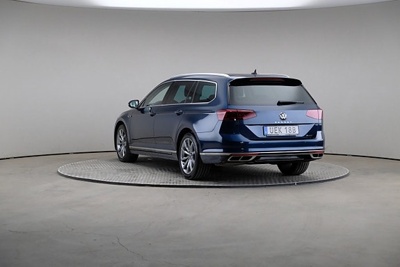 Volkswagen Passat 2 of 28