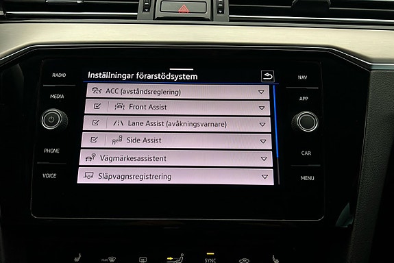 Volkswagen Passat 23 of 28