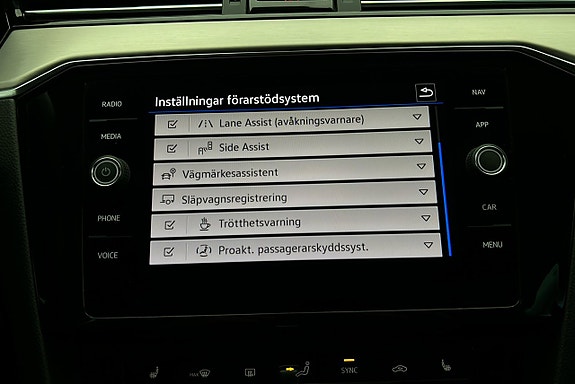 Volkswagen Passat 24 of 28