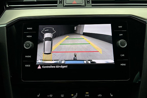 Volkswagen Passat 26 of 28