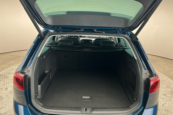 Volkswagen Passat 14 of 28