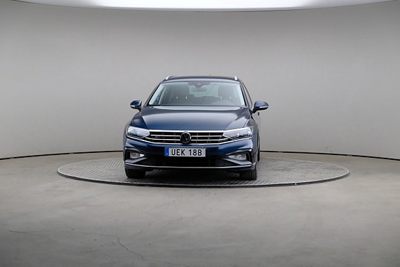 Volkswagen Passat 3 of 28