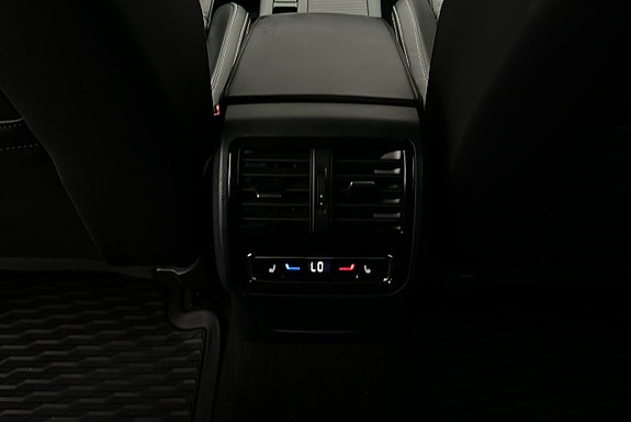 Volkswagen Passat 21 of 28