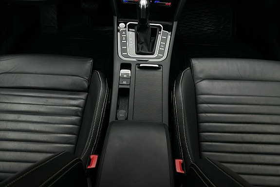 Volkswagen Passat 9 of 28