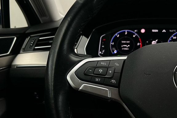 Volkswagen Passat 25 of 28