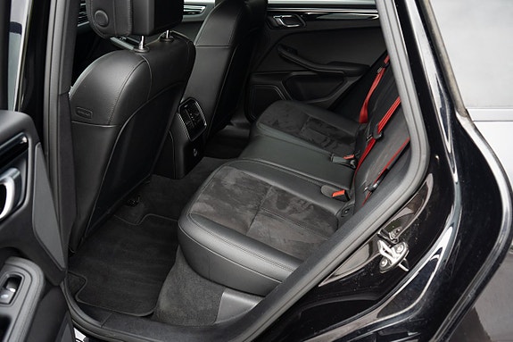 Porsche Macan S 13 of 23