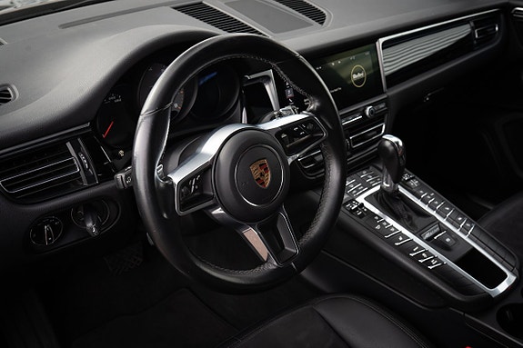 Porsche Macan S 9 of 23