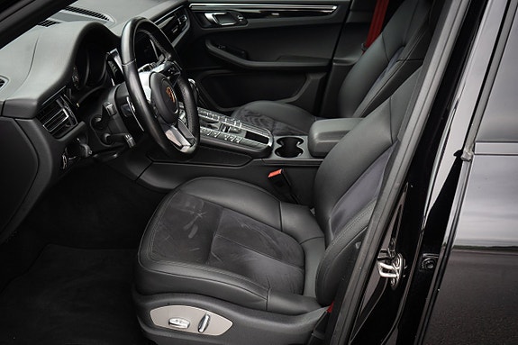 Porsche Macan S 10 of 23
